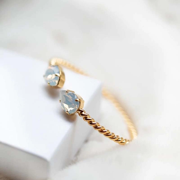 Mini Drop Bracelet Gold White Opal - Caroline Svedbom - Snabb frakt & paketinslagning - Nordicspectra.se