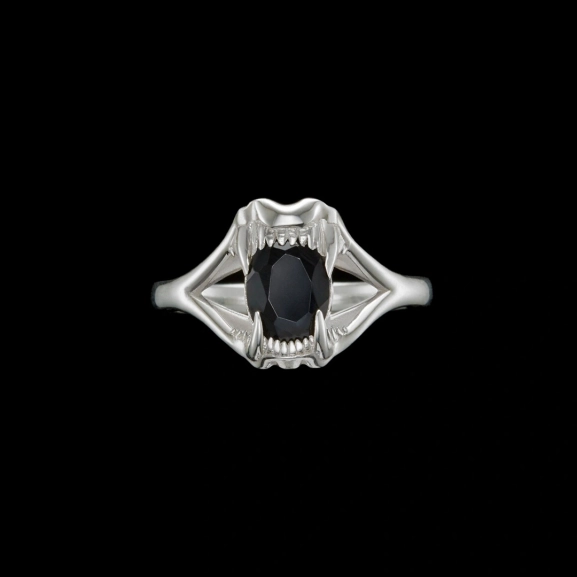 Tiny Jaw Stone Ring Black Spinel in silver with black spinel