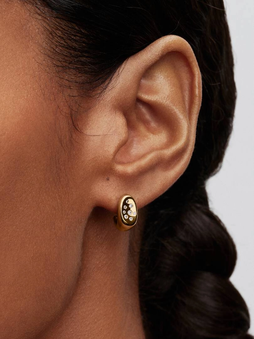 14K guldplätering och gnistrande cubic zirconia.