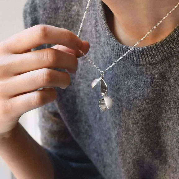 Blossom Single Necklace - Drakenberg Sjölin Halsband - Snabb frakt & paketinslagning - Nordicspectra.se
