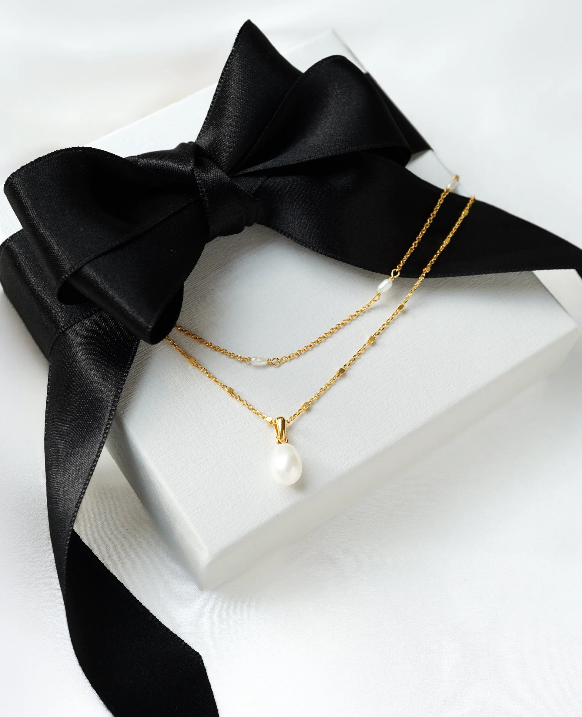 Treasure_Multi_Pearl_Necklace_Gold_Treasure_Single_Pearl_Necklace_Gold_1