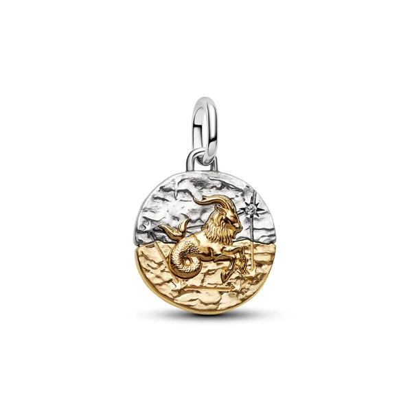 Steinbock-Medaillon-Charm von Pandora ME aus Silber und 14-karätiger Vergoldung mit antik inspiriertem Motiv und Inschrift.