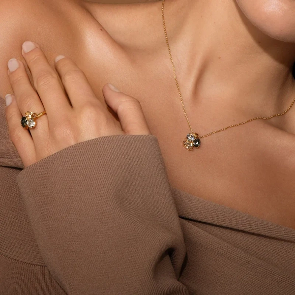 dekorerad med droppformad