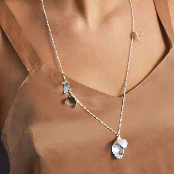 Blossom Necklace - Drakenberg Sjölin Halsband - Snabb frakt & paketinslagning - Nordicspectra.se