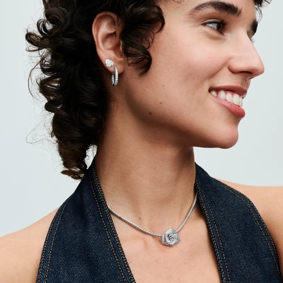 Funkelnde Blühende Rose Oversized Charm - PANDORA - Nordic Spectra
