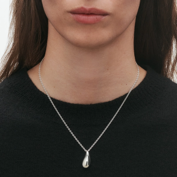 GJ_SS25_ECOM_SHOOT_REFLECT_NECKLACE_20001299_Close-up