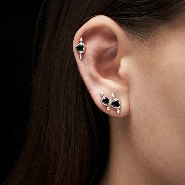 Pierced Stone Ear Stud Black Spinel - Maria Nilsdotter - 1-2 dagars leverans - Nordic Spectra