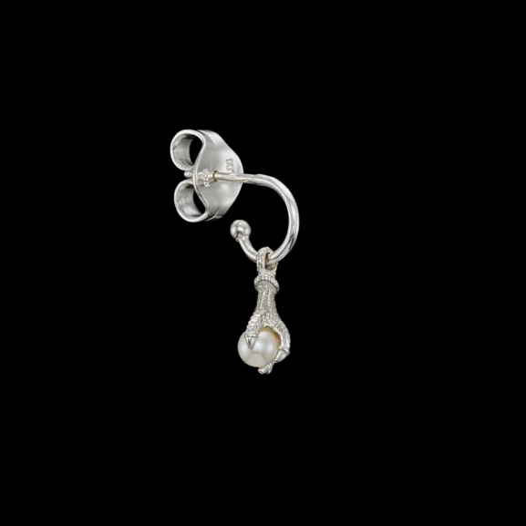 52_cb7f8642f5-tiny-claw-pearl-earring-side-sil-0x1500