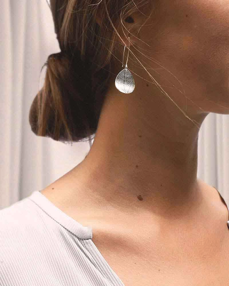 Leaf Small Earrings - Drakenberg Sjölin Örhängen - Snabb frakt & paketinslagning - Nordicspectra.se