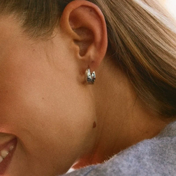 modell Helix Hoops i rostfritt stål