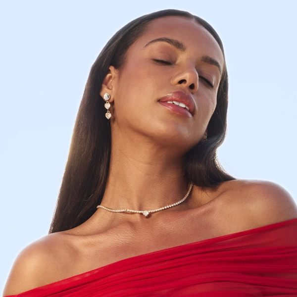 Guldfärgat halsband med klara Swarovski-kristaller