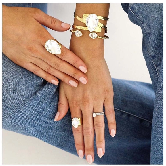 Classic Drop Ring Rhodium Crystal - Caroline Svedbom - Snabb frakt & paketinslagning - Nordicspectra.se