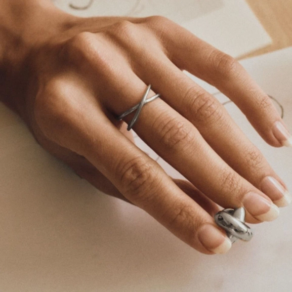 perfekt för layering och stacking vid alla tillfällen.