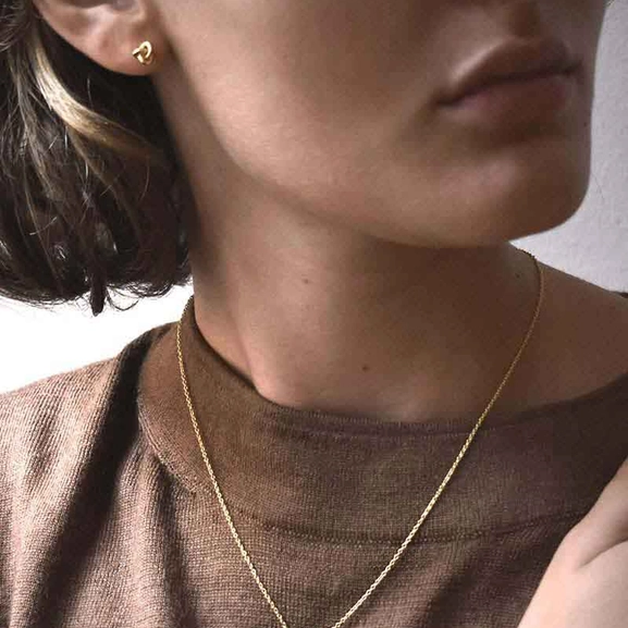 Le Knot Drop Necklace Gold - Drakenberg/Sjölin - Suuri valikoima & ilmainen lahjapaketointi - Nordicspectra.fi