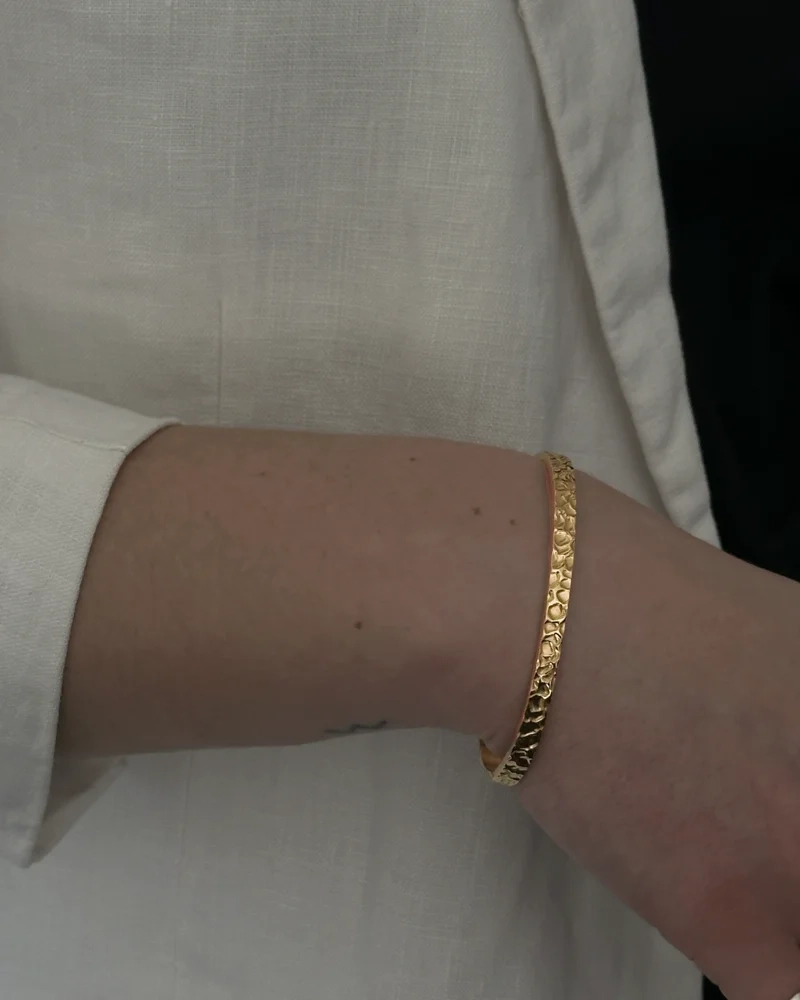 LORI Bangle Guld - Astrid & Agnes - Nordic Spectra