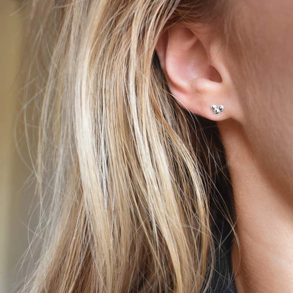 Drops Studs - Drakenberg Sjölin Örhängen - Snabb frakt & paketinslagning - Nordicspectra.se