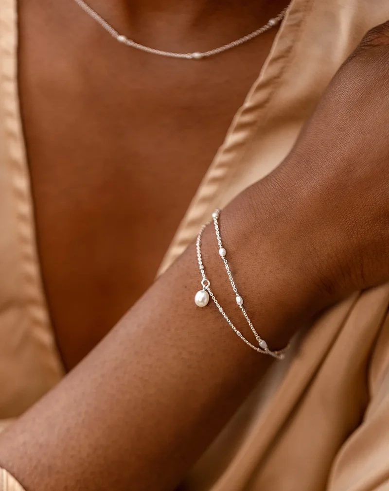 Treasure Multi Pearl Bracelet Silver - Syster P - Snabb leverans & Gratis paketinslagning - Nordic Spectra