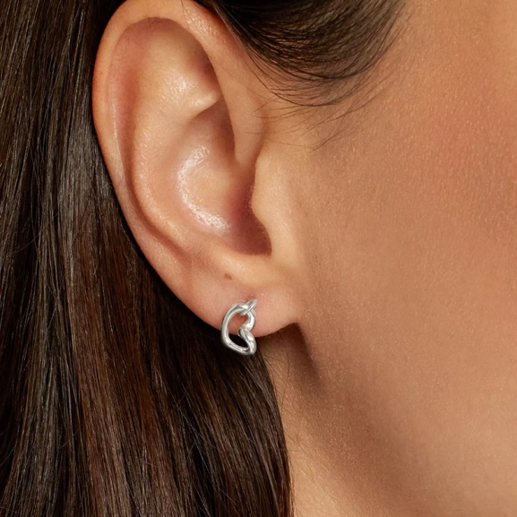 Produktbild av Drakenberg Sjölins Love Vibe presentset i silver med hjärtformade halsband och örhängen