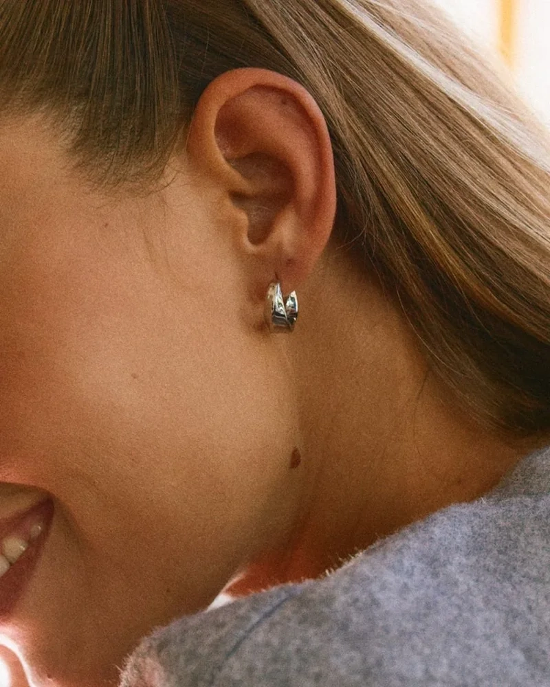 modell Helix Hoops i rostfritt stål