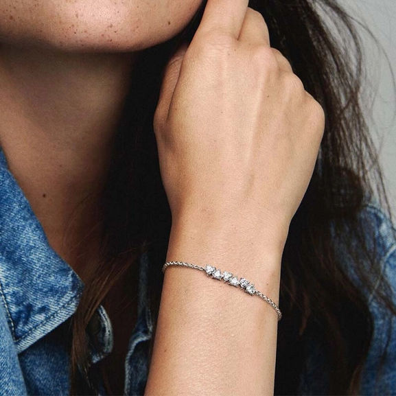 Funkelnde Endlos-Herzen Kettenarmband von PANDORA, Schneller Versand - Nordicspectra.de