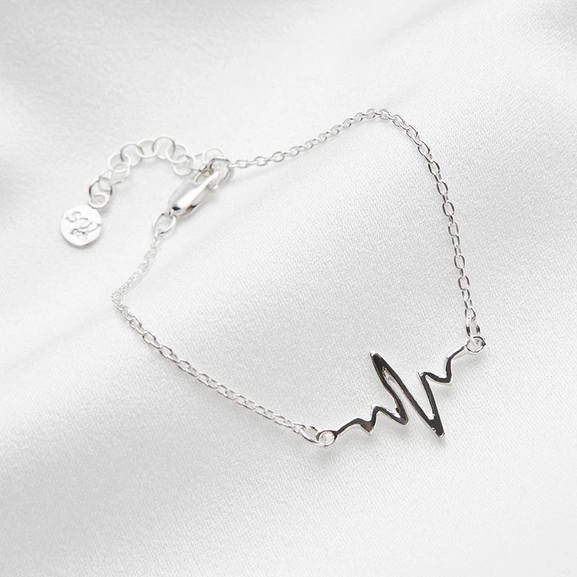 Heartbeat - Hopeinen Rannekoru - Sofia Wistam - Suuri valikoima & ilmainen lahjapaketointi - Nordicspectra.fi