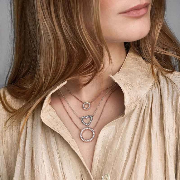Halsband med Pandoras Logotyp Rosé - PANDORA - Snabb frakt & paketinslagning - Nordicspectra.se