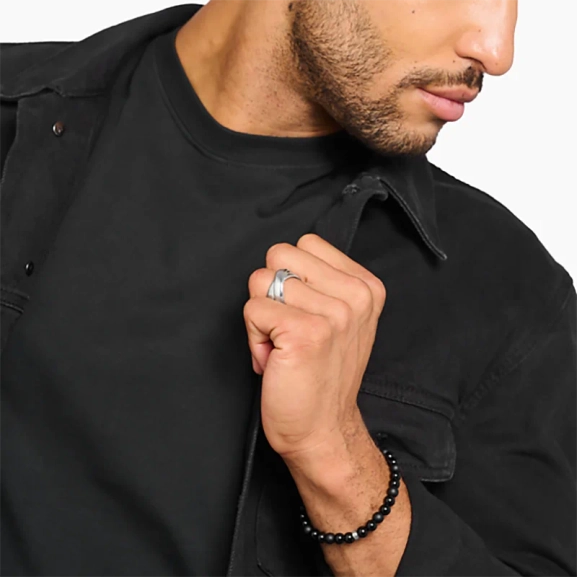 två sammanlänkade ringar med symbolisk design