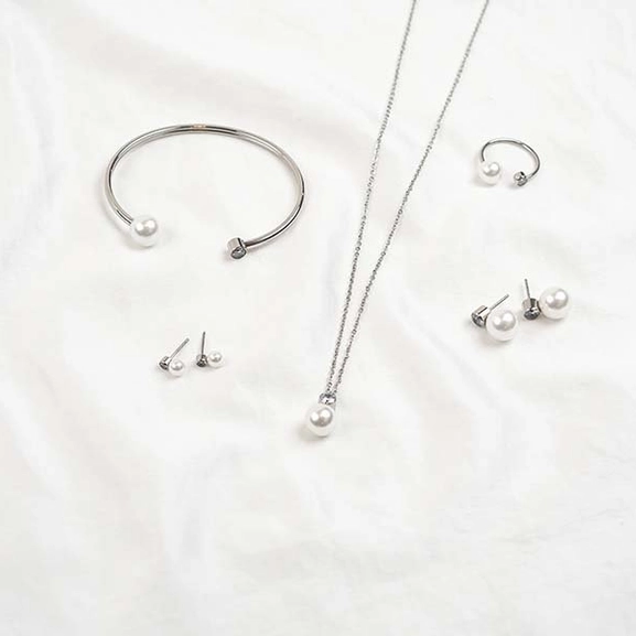 Luna Studs Large Steel - Edblad - Snabb frakt & paketinslagning - Nordicspectra.se