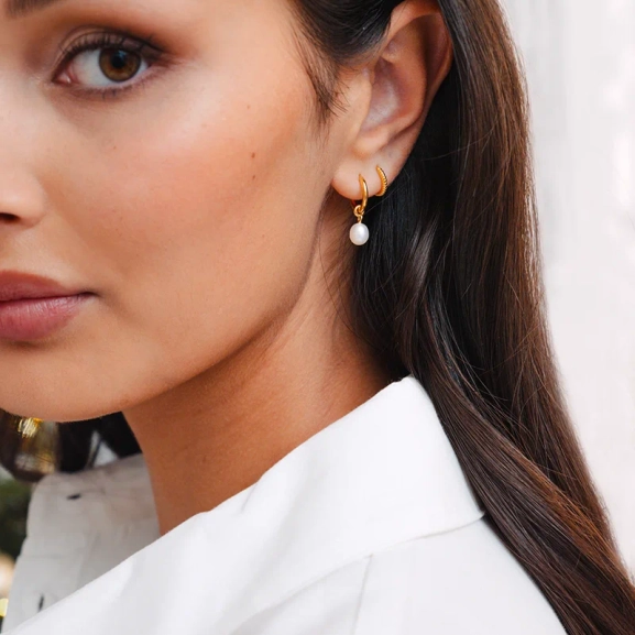 Treasure Pearl Hoops Gold - Syster P - Snabb leverans & Gratis paketinslagning - Nordic Spectra