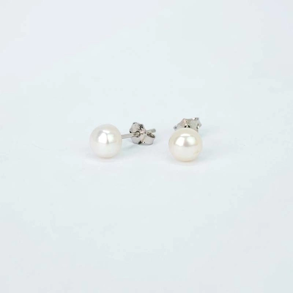 Fresh Water Pearl Earrings Medium - Emma Israelsson - Suuri valikoima & ilmainen lahjapaketointi - Nordicspectra.fi