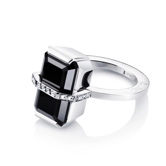 Bend Over Onyx White Gold - Efva Attling ringar - Snabb frakt & paketinslagning - Nordicspectra.se