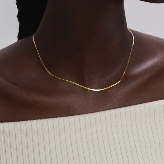 Herringbone Necklace Gold - Syster P - Snabb leverans & Gratis paketinslagning - Nordic Spectra