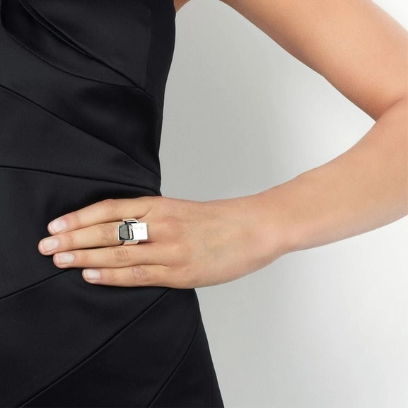 Rectangular Ring - Efva Attling ringar - Snabb frakt & paketinslagning - Nordicspectra.se