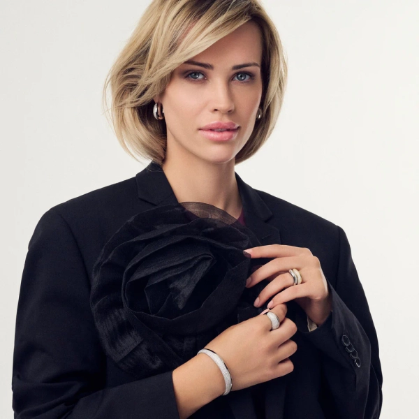 Fasano Bangle i silver med gnistrande cubic zirconia-stenar från Sif Jakobs