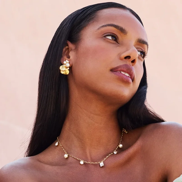 Lumina Necklace Gold Pearl/Crystal: Guldpläterat halsband med Swarovski-kristaller och pärlor