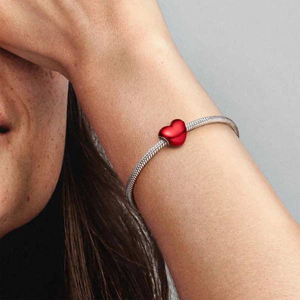 Rotes Metallic-Herz Charm von PANDORA, Schneller Versand - Nordicspectra.de