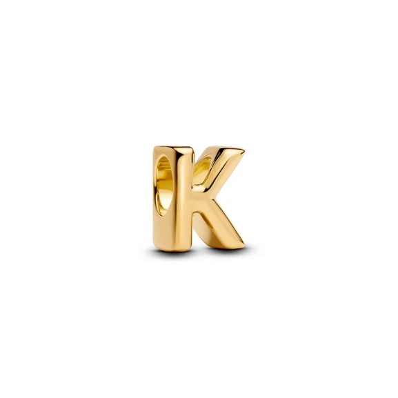 Bokstaven K berlock i 14 karat guldpläterad metall från Pandora. Skapa din unika stil med denna eleganta berlock som symboliserar din personlighet och individualitet.