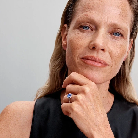 Glittrande Fyrkantig Blå Halo Statementring - PANDORA - 1-2 dagar leverans - Gratis paketinslagning