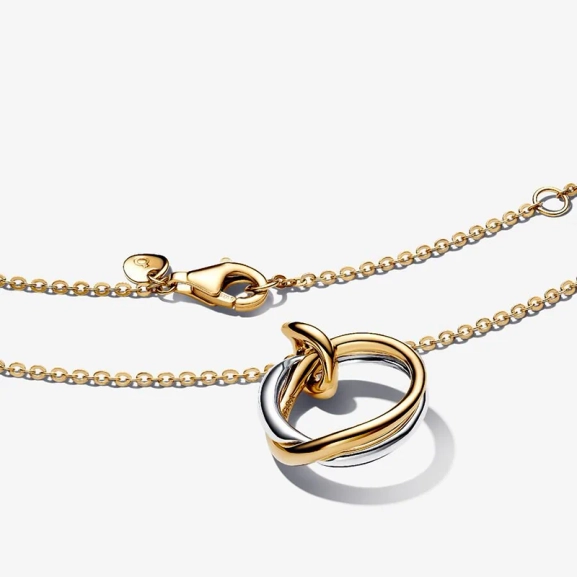 Halsband med Tvåtonat Hängsmycke från Pandora Essence kollektionen. Tillverkat av sterlingsilver och 14 karat guldpläterad metall. Unik design med sammanflätade cirklar symboliserar evighet och enhet.