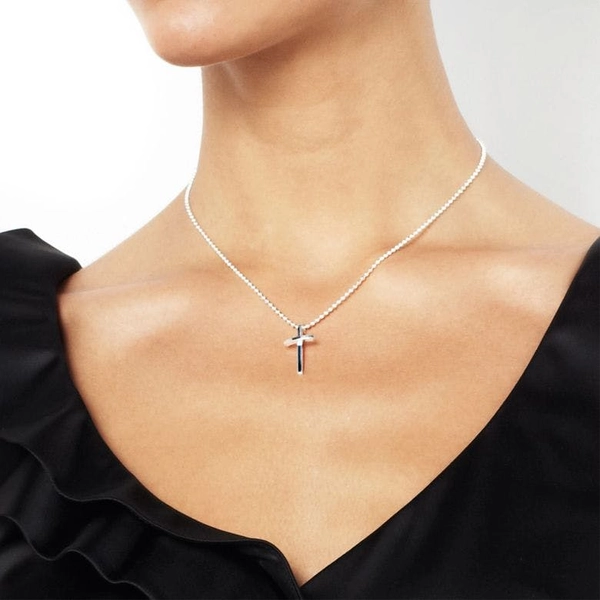 Little Thin Cross Pendant von Efva Attling, Schneller Versand - Nordicspectra.de