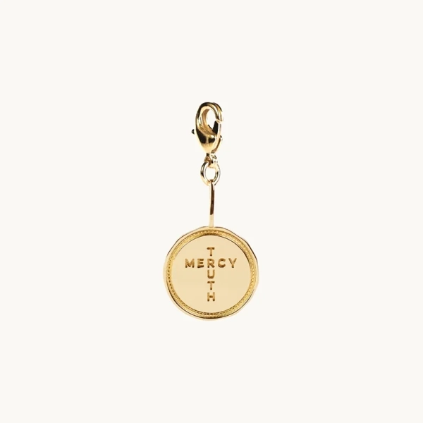 Cross Coin Charm Gold - Emma Israelsson - Snabb frakt & paketinslagning - Nordic Spectra