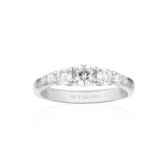 Belluno Ring i silver med gnistrande cubic zirconia från Sif Jakobs