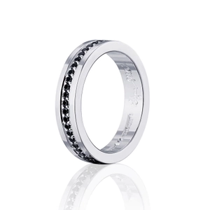4½ & Black Stars Ring Platinum i platina med bred skena och svarta diamanter