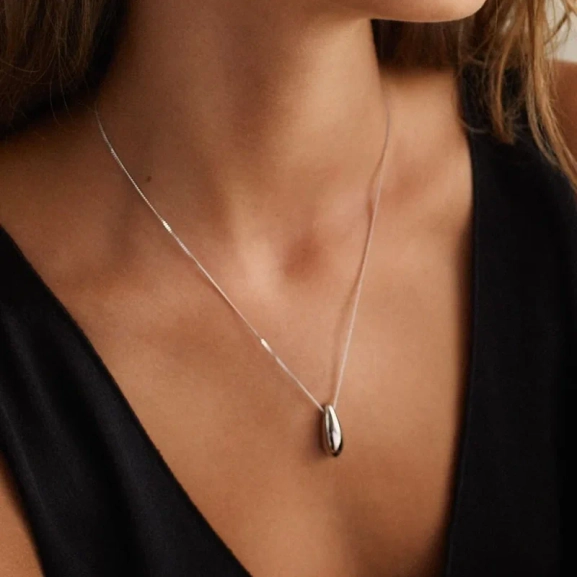 edblad-silver-bean-necklace-silver-pi-128076-5