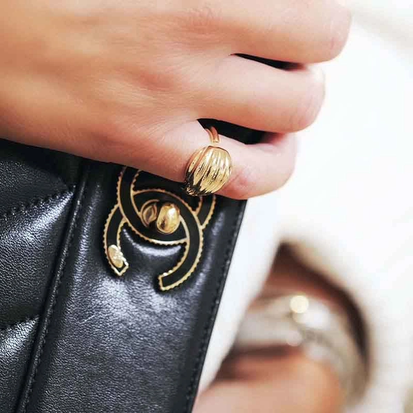Fig Ring Gold - Emma Israelsson - Suuri valikoima & ilmainen lahjapaketointi - Nordicspectra.fi
