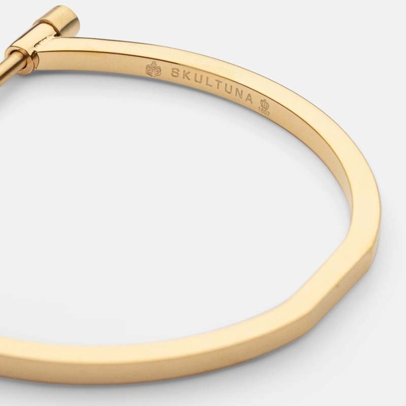 Omega Bangle - Gold - Skultuna - Snabb frakt & paketinslagning - Nordicspectra.se
