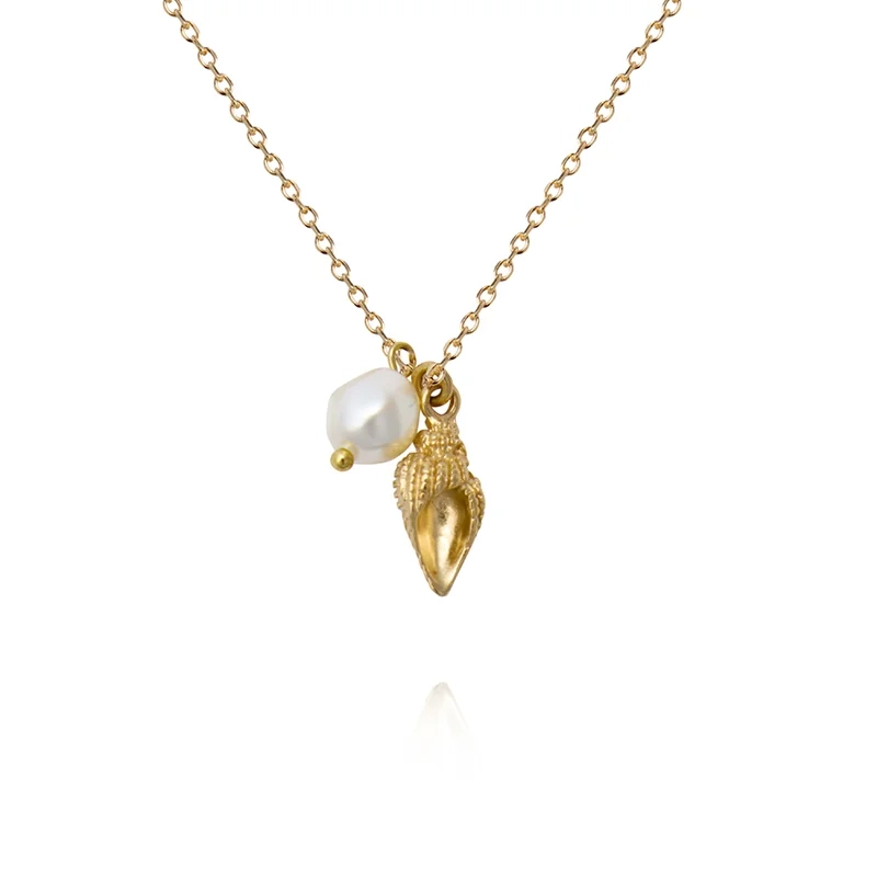 Caroline Svedbom – Shell Pearl Necklace Gold