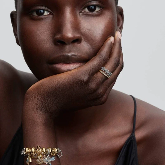 Cikada Hängberlock Guld från Pandora med skimrande vingar