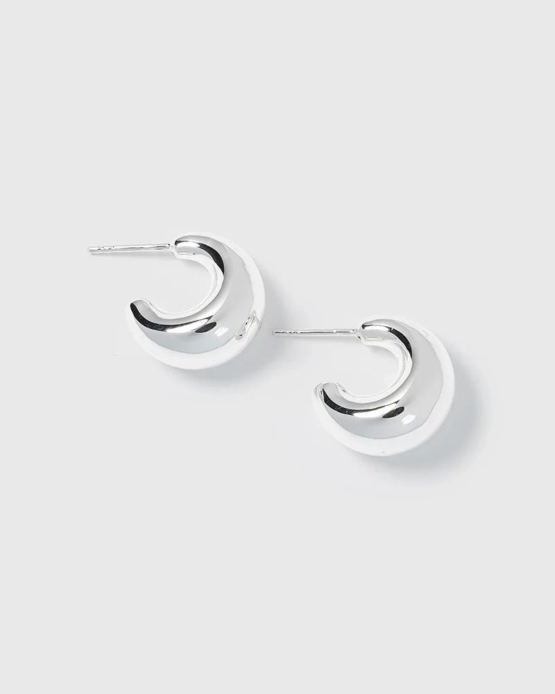 Bolded Little Sis Earrings Silver - Syster P - Snabb leverans & Gratis paketinslagning - Nordic Spectra