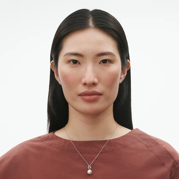 SS25_ECOM_ON-MODEL_MAGIC_PENDANT_10009353